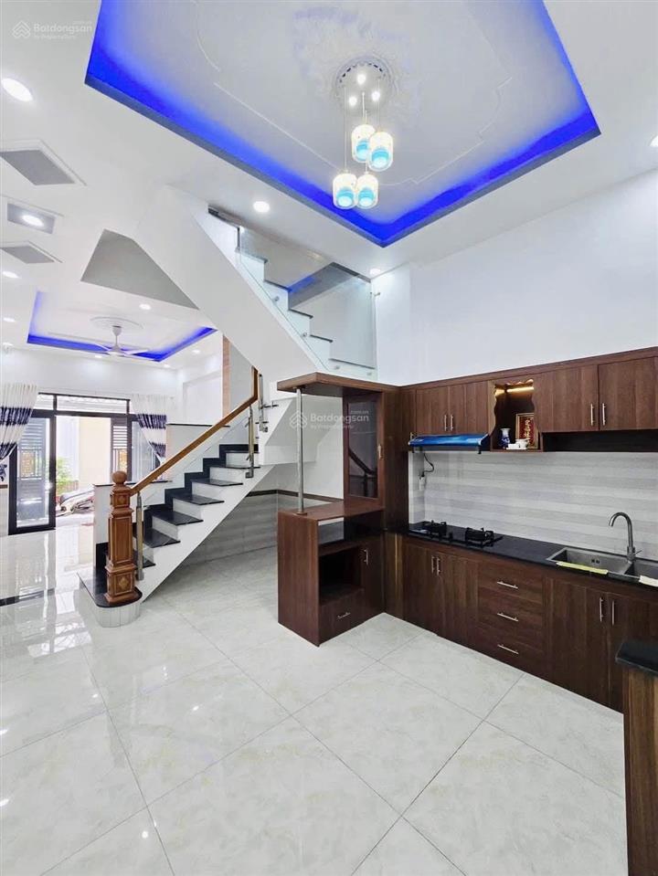3,95 tỷ  bán căn nhà 1 trệt 2 lầu khu dân cư bửu long gần ngay song ngữ lạc hồng