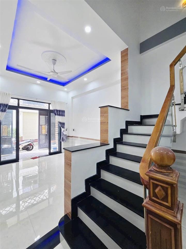 3,95 tỷ  bán căn nhà 1 trệt 2 lầu khu dân cư bửu long gần ngay song ngữ lạc hồng