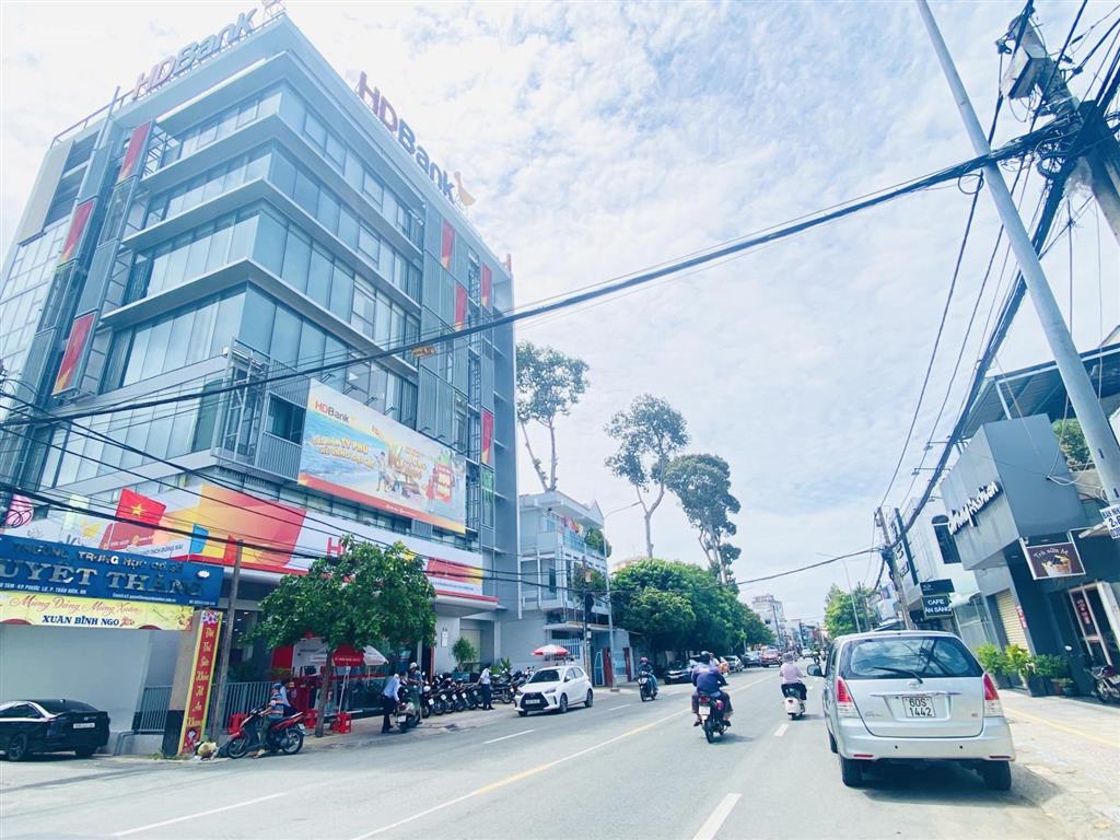 16 tỷ  bán nhà 1t1l ngang hơn 13 mét đường cách mạng tháng 8  p. trấn biên