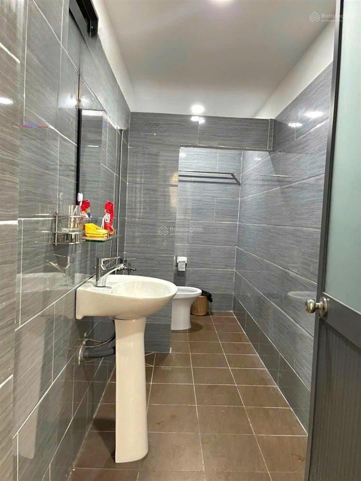 16 triệu  cho thuê nhà nguyên căn đẹp 1t2l đường nguyễn ái quốc  chợ cổng 2