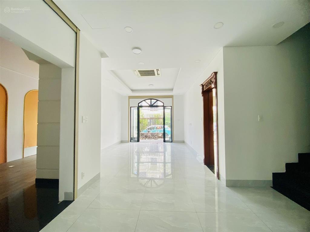 25 triệu/tháng  căn biệt thự 1 trệt 2 lầu có thang máy, sẵn máy lạnh  tp. biên hòa