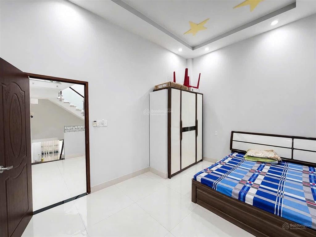 (ngộp bank)  giá 4,8 tỷ  bán căn nhà đẹp 1 trệt 2 lầu kdc bửu long gần song ngữ lạc hồng