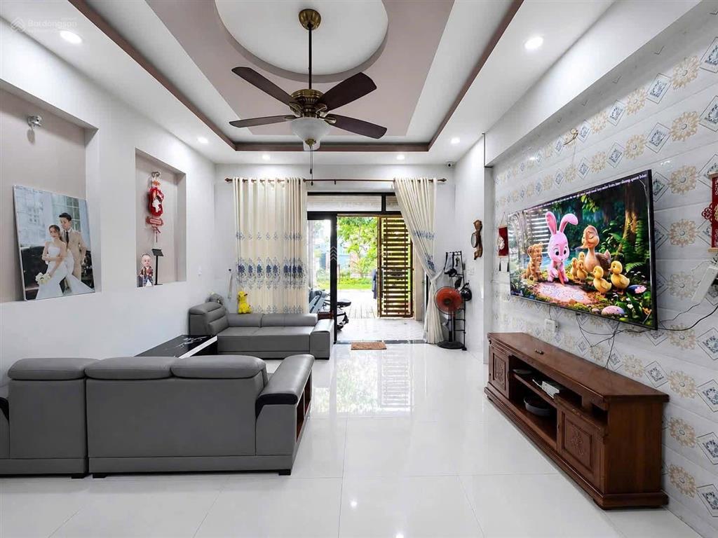 (ngộp bank)  giá 4,8 tỷ  bán căn nhà đẹp 1 trệt 2 lầu kdc bửu long gần song ngữ lạc hồng