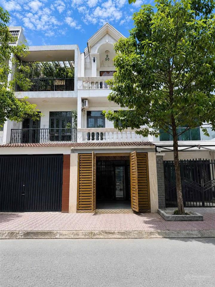 (ngộp bank)  giá 4,8 tỷ  bán căn nhà đẹp 1 trệt 2 lầu kdc bửu long gần song ngữ lạc hồng