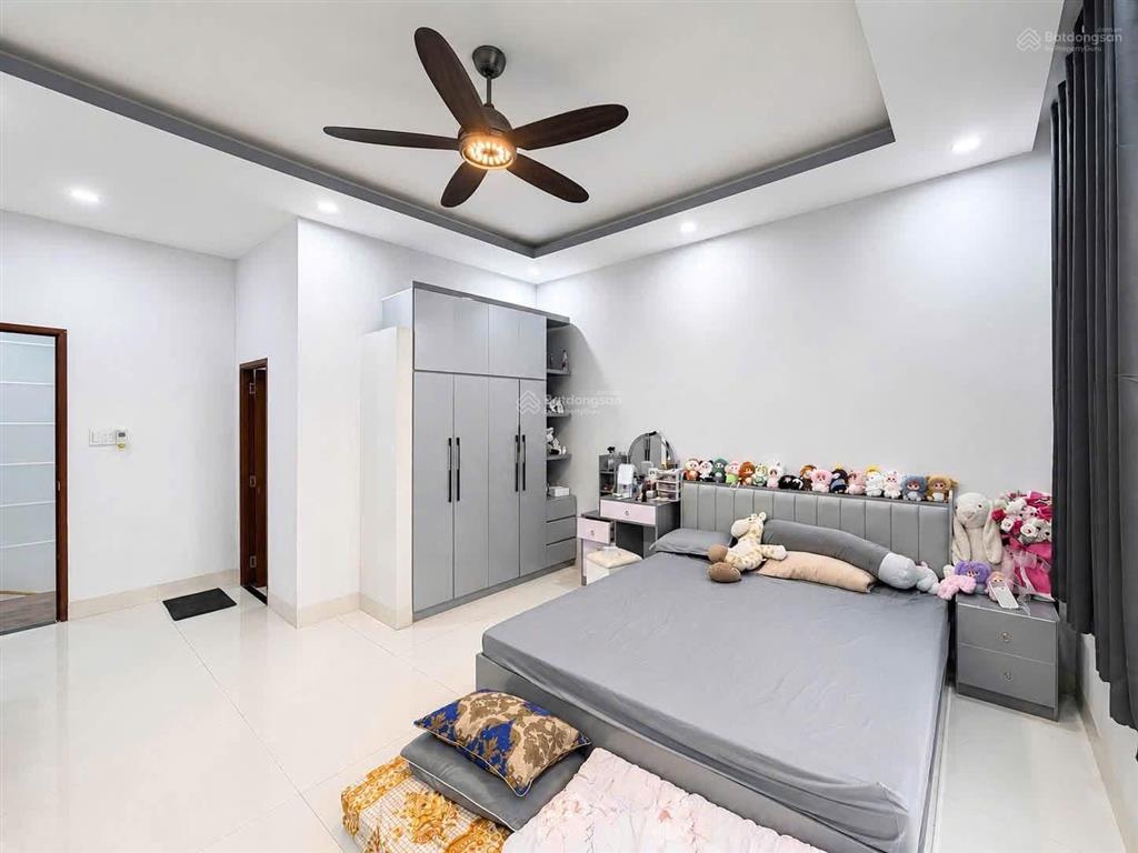 (ngộp bank)  giá 4,8 tỷ  bán căn nhà đẹp 1 trệt 2 lầu kdc bửu long gần song ngữ lạc hồng