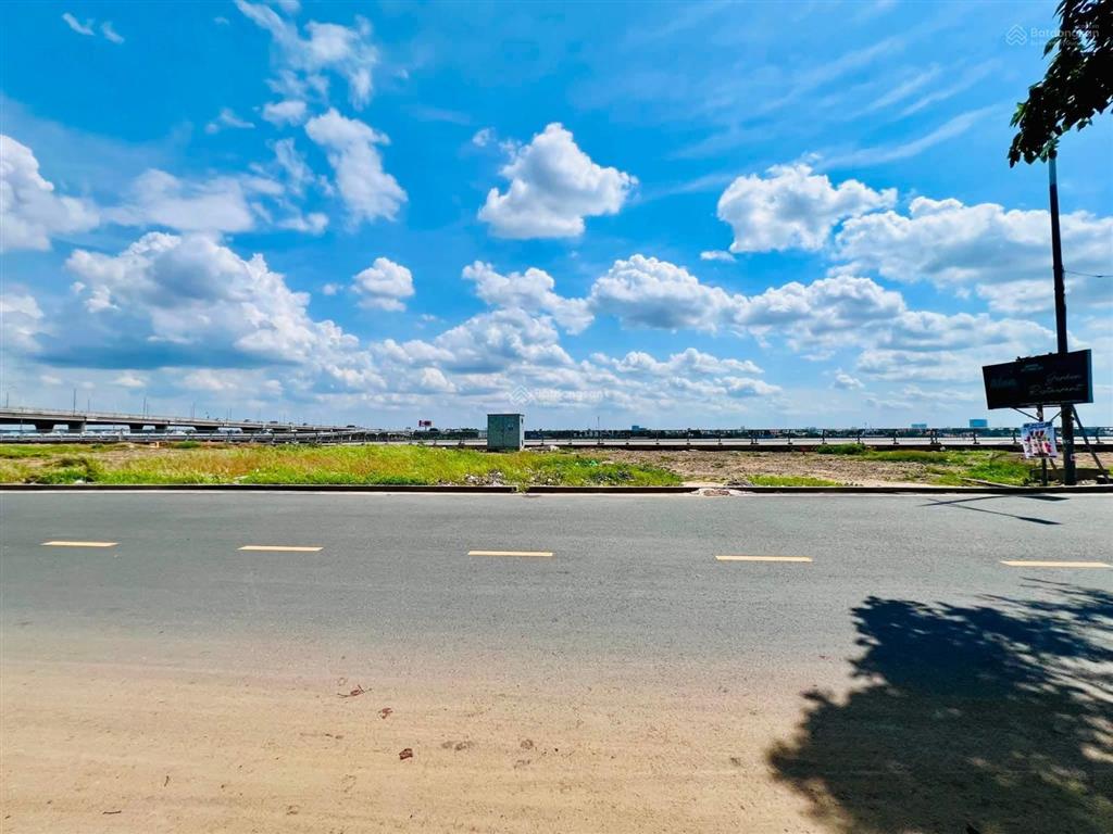 Cho thuê mặt bằng 1800m2 đường bờ kè mới ngay cầu hóa an  p. bửu long