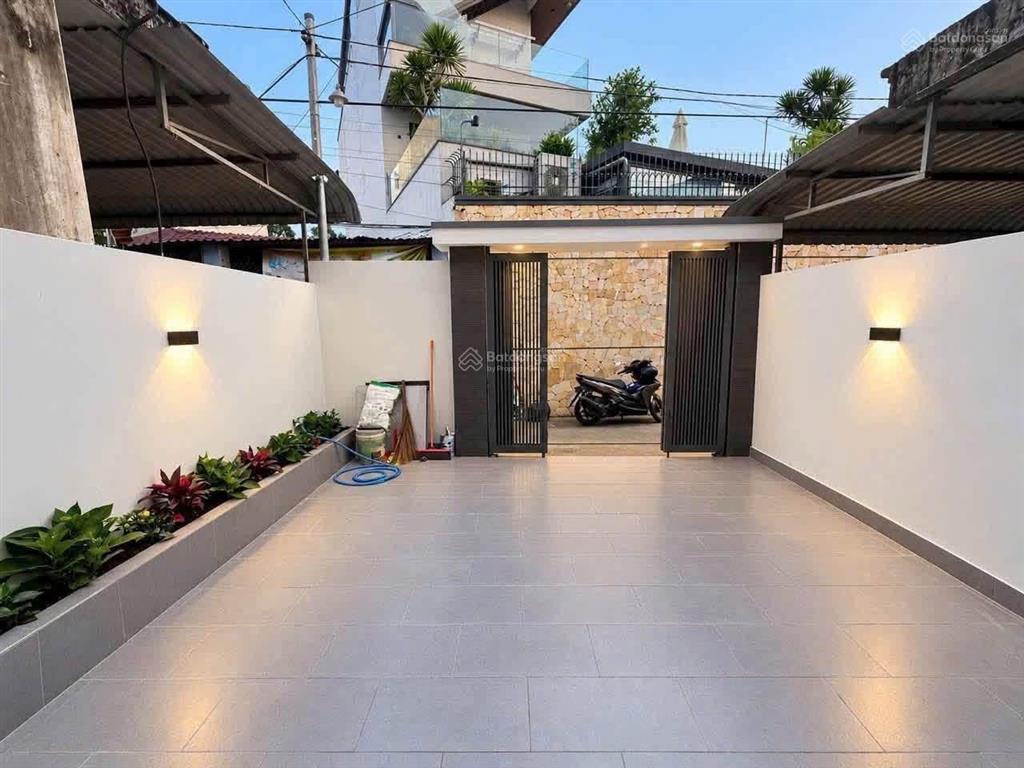 3,7 tỷ  bán căn nhà 1 trệt 1 lầu hiện đại ngay công viên biên hùng  p. trấn biên