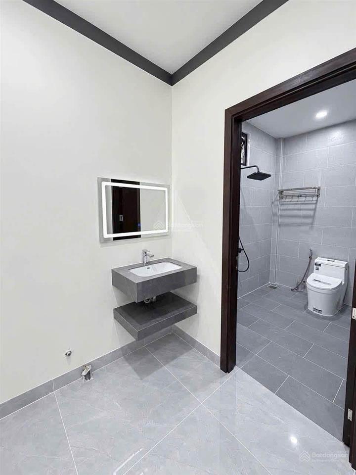 3,7 tỷ  bán căn nhà 1 trệt 1 lầu hiện đại ngay công viên biên hùng  p. trấn biên