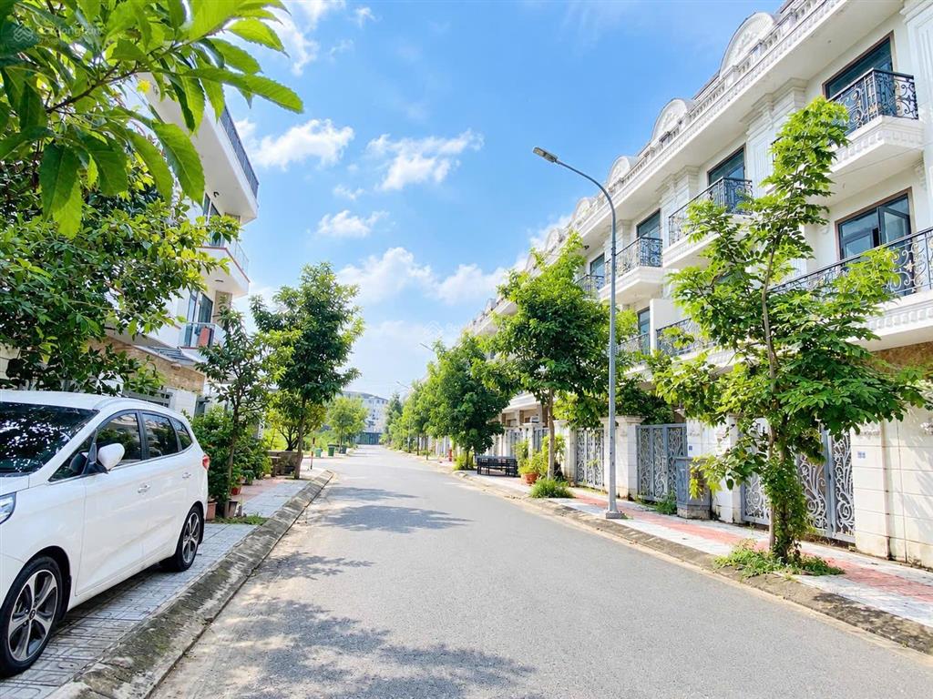 5,5 tỷ  bán căn nhà phố 1 trệt 3 lầu đường f2 kdc bửu long 3  p. trấn biên
