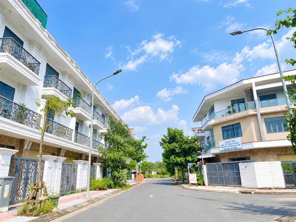 5,5 tỷ  bán căn nhà phố 1 trệt 3 lầu đường f2 kdc bửu long 3  p. trấn biên