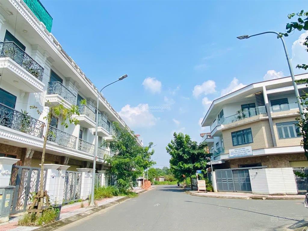 5,5 tỷ  bán căn nhà phố 1 trệt 3 lầu đường f2 khu dân cư bửu long 3  đã có sổ
