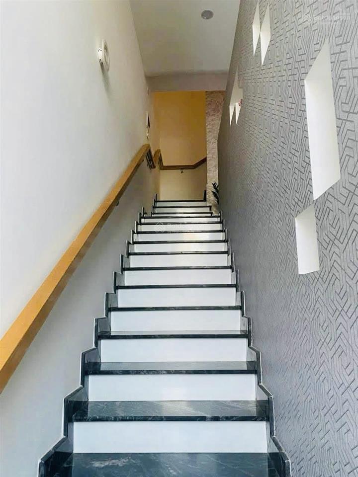 4,8 tỷ  bán căn nhà phố 1 trệt 1 lầu gần ngay đh lạc hồng  p. bửu long