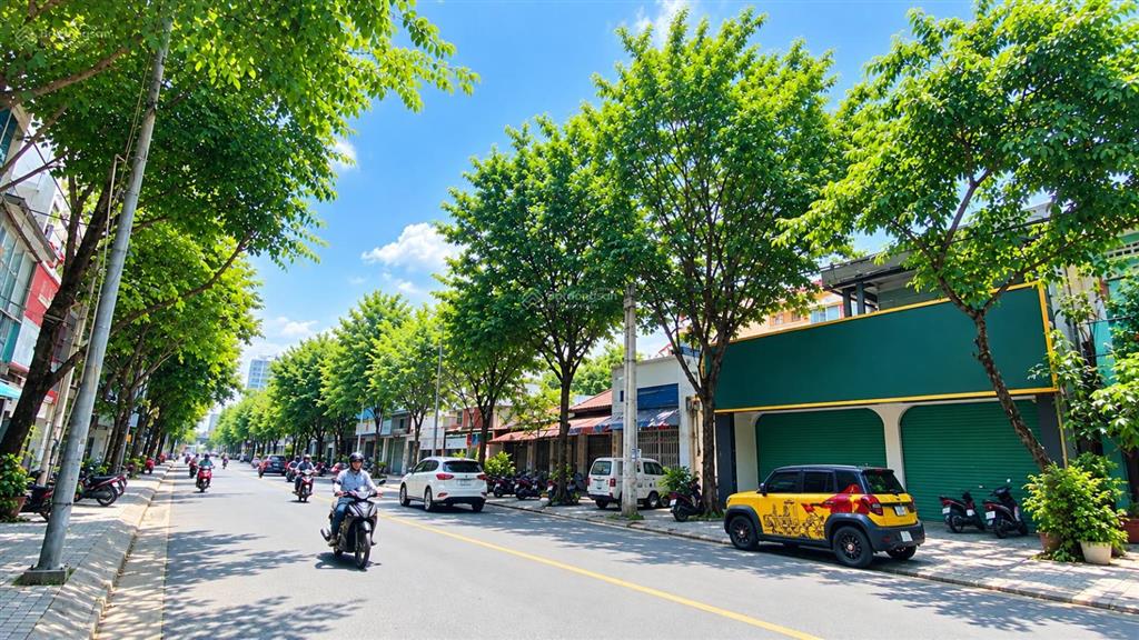 50 triệu/tháng  mặt bằng 260m2 ngang 9m gần vòng xoay biên hùng