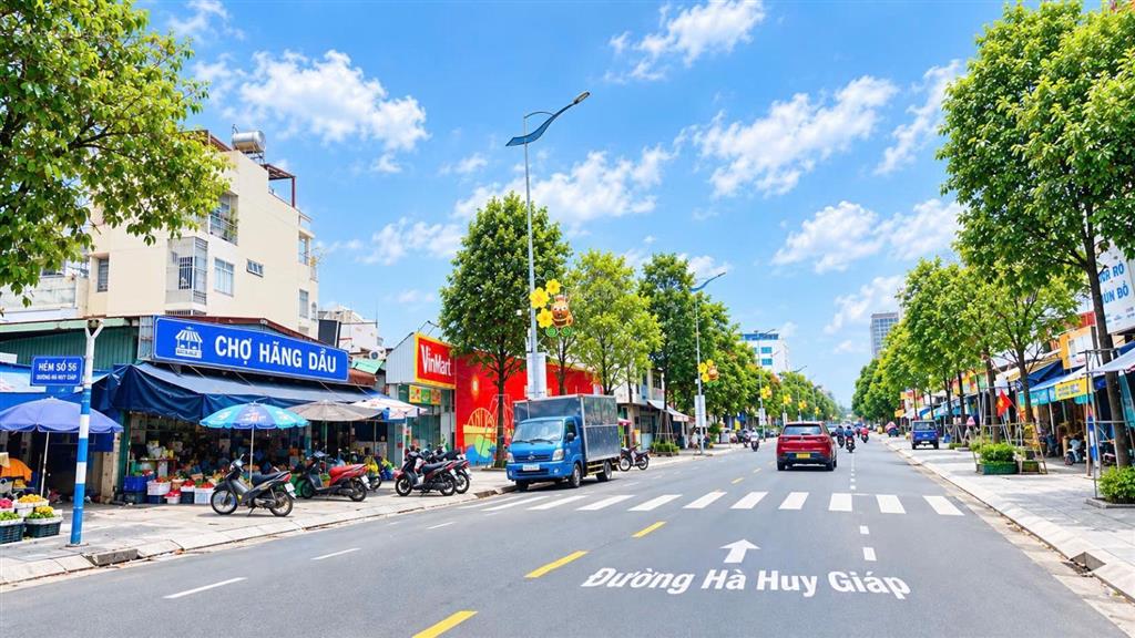 40tr/tháng  mặt bằng siêu đẹp gần 14 mét mặt tiền đường hà huy giáp  ngay chợ hàng dầu