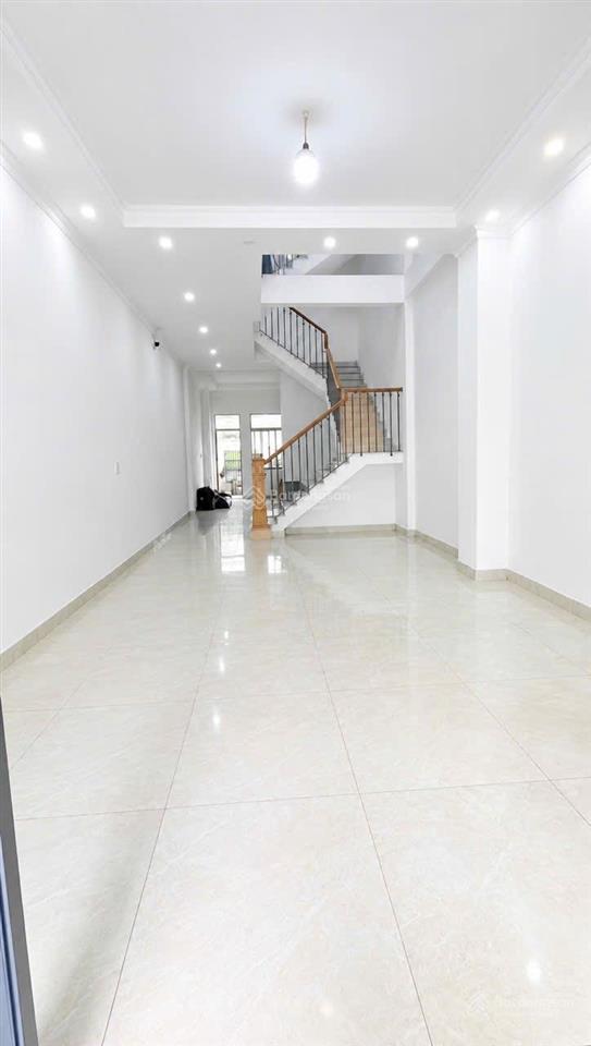 Cho thuê nhà nguyên căn đẹp 1 trệt 2 lầu đường nguyễn thị tồn  ngay công ty pouchen