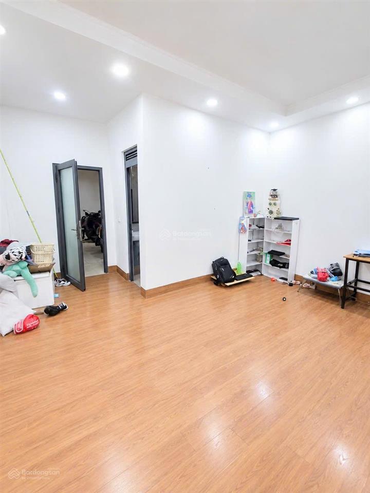 Cho thuê nhà nguyên căn đẹp 1 trệt 2 lầu đường nguyễn thị tồn  ngay công ty pouchen