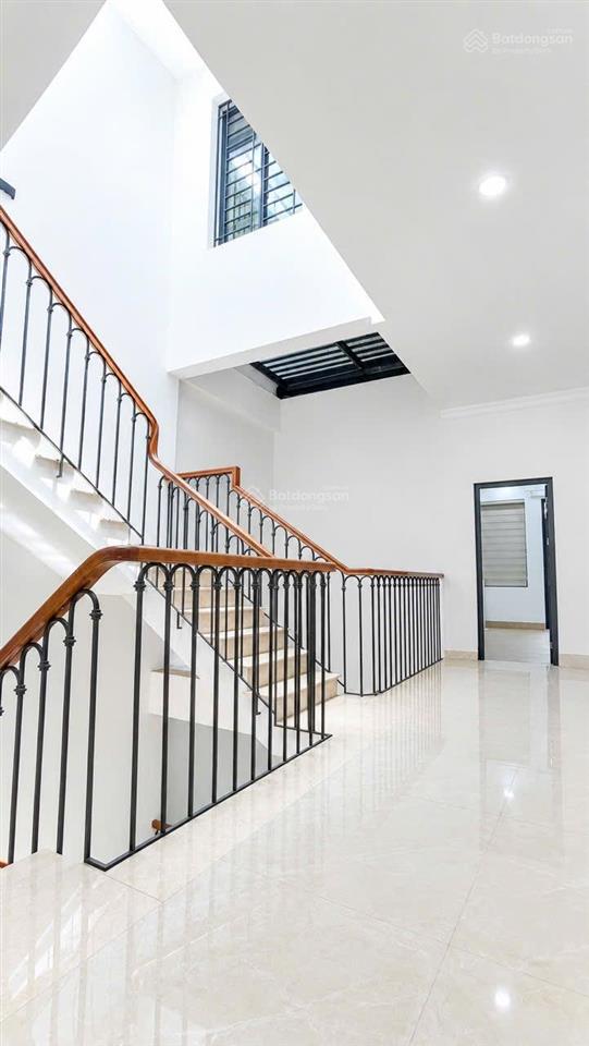 Cho thuê nhà nguyên căn đẹp 1 trệt 2 lầu đường nguyễn thị tồn  ngay công ty pouchen