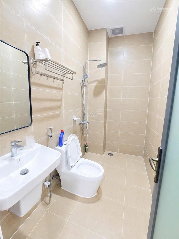 Cho thuê nhà nguyên căn đẹp 1 trệt 2 lầu đường nguyễn thị tồn  ngay công ty pouchen