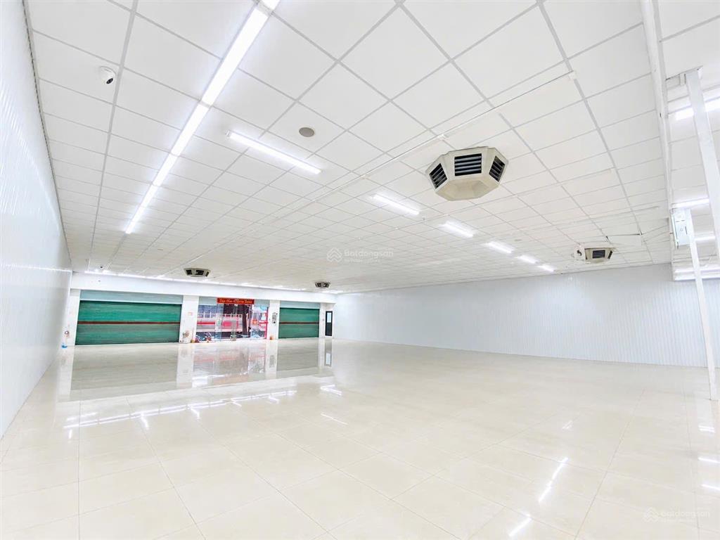 65 triệu/tháng  cho thuê mặt bằng đẹp 655m2 mét mặt tiền đường cách mạng tháng 8  p. trấn biên