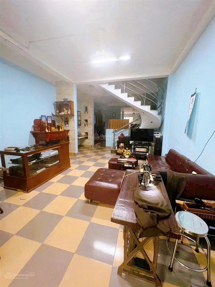 4,6 tỷ  bán căn nhà 1t1l ngay sát bệnh viện tw2  cách đường nguyễn ái quốc 50m  p. tân phong