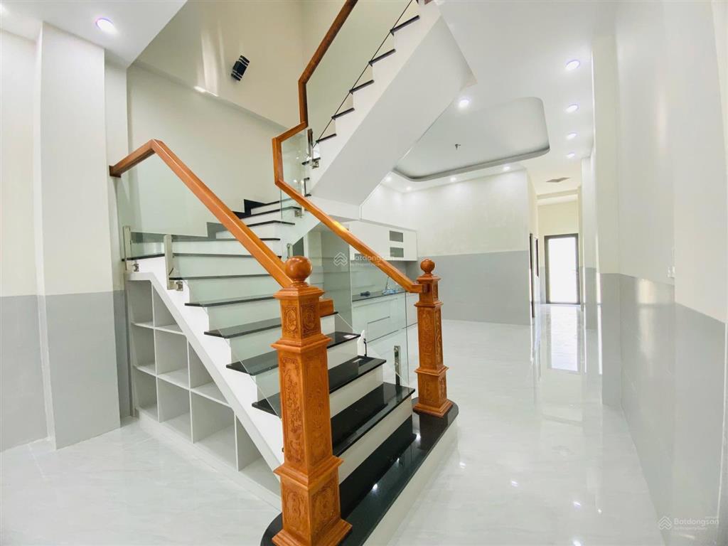 5,8 tỷ  bán căn nhà phố hiện đại 1 trệt 2 lầu đường n17 kdc bửu long  p. trấn biên