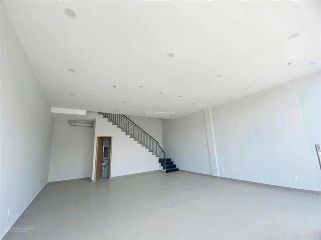 Cho thuê căn shophouse 1 trệt 1 lầu mặt tiền đường nguyễn ái quốc  chung cư a6a7