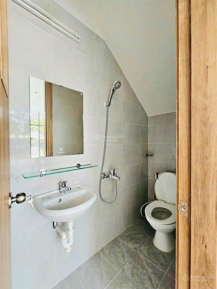 Cho thuê căn shophouse 1 trệt 1 lầu mặt tiền đường nguyễn ái quốc  chung cư a6a7