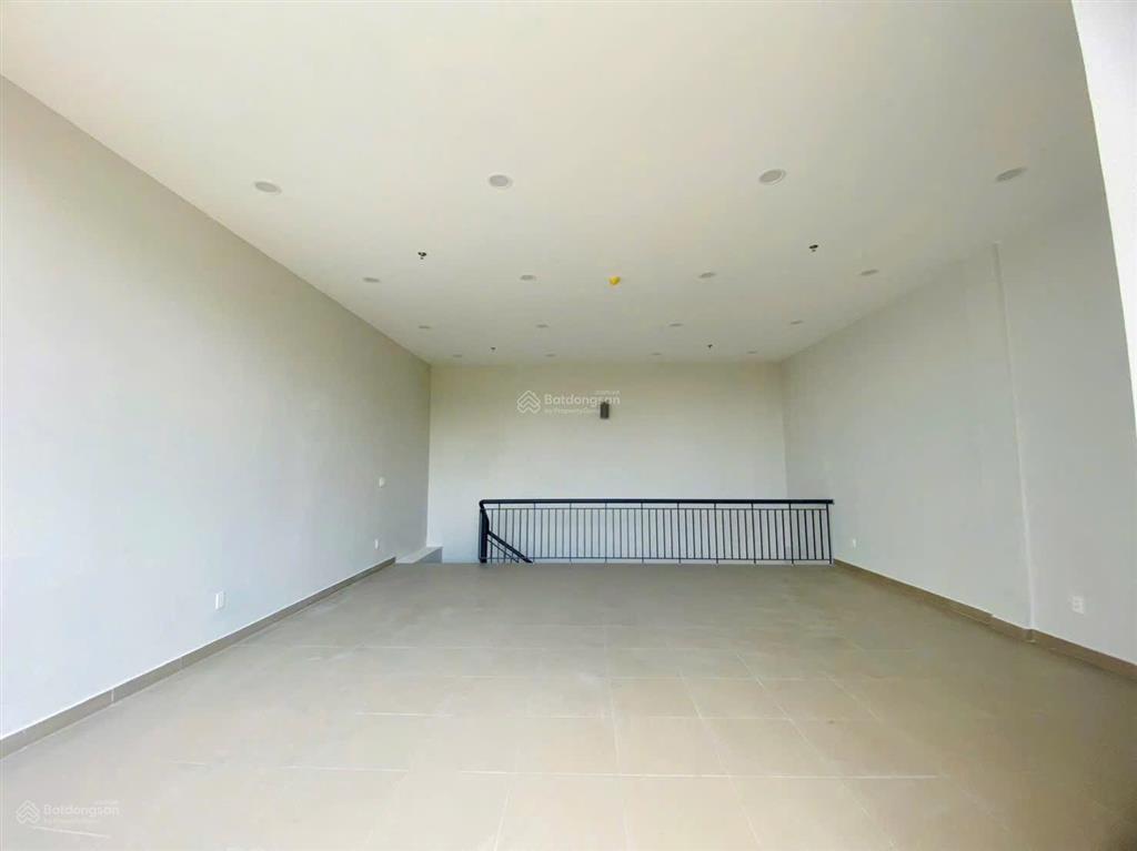 Cho thuê căn shophouse 1 trệt 1 lầu mặt tiền đường nguyễn ái quốc  chung cư a6a7