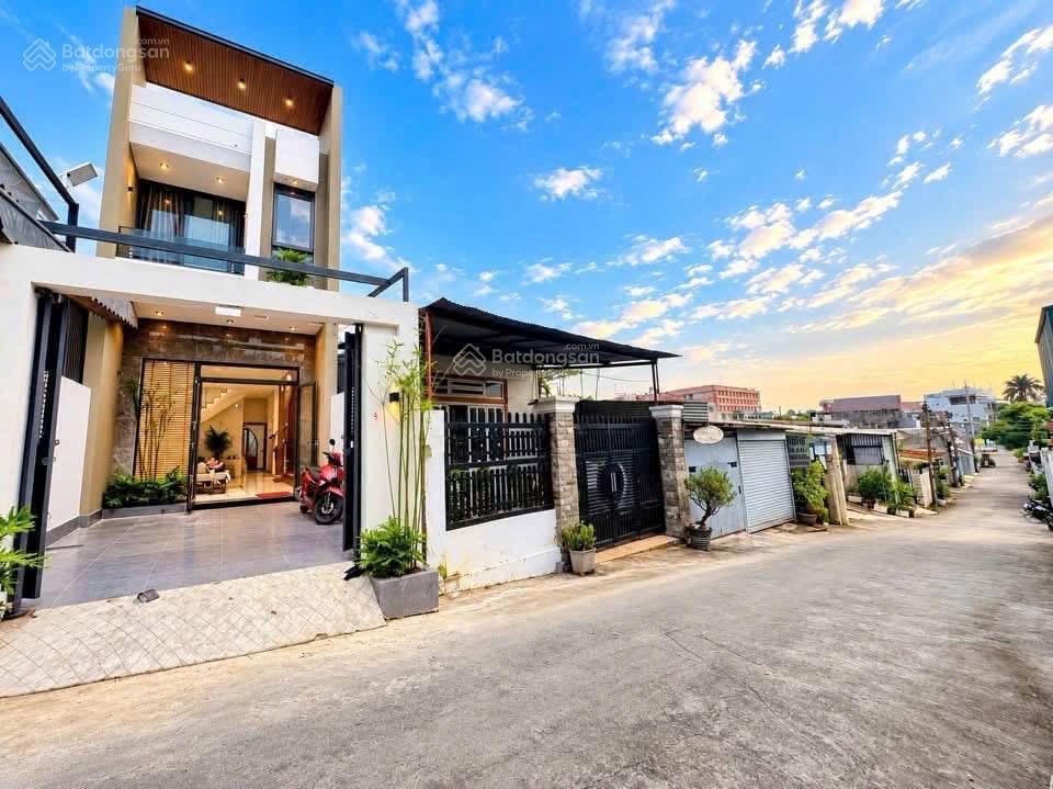 4 tỷ 250tr  bán căn nhà phố hiện đại 1 trệt 1 lầu  ngay hành chính công p. long bình (hố nai cũ)