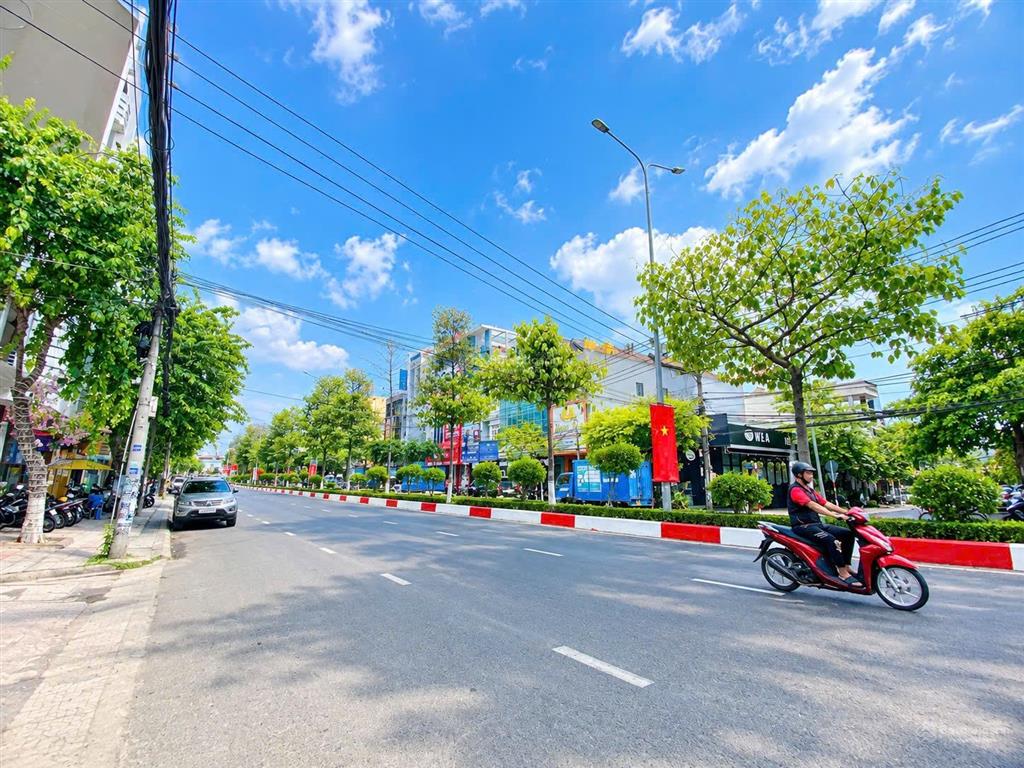 Cho thuê tòa nhà 1200m2 sàn 1 hầm 5 lầu mặt tiền đường đồng khởi  p. tam hiệp