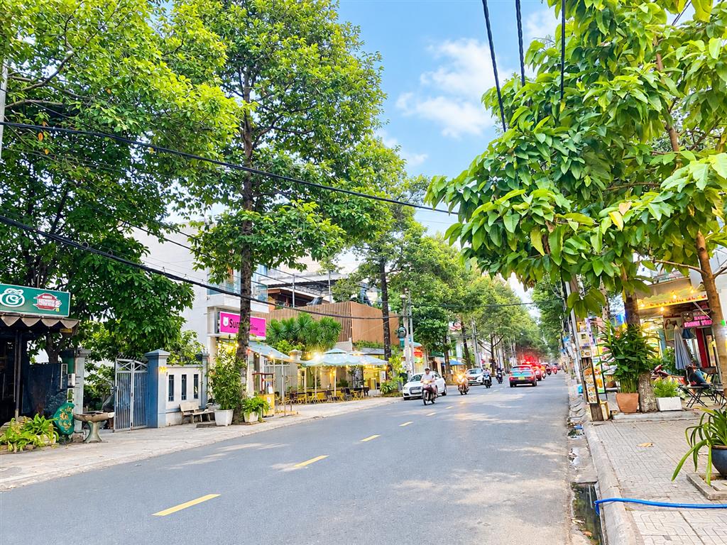 11,6 tỷ  bán nhà 2 mặt tiền ngang 5m đường trương định  p. tam hiệp  gần vincom biên hòa
