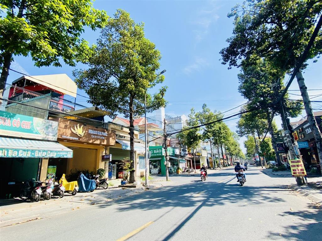 11,6 tỷ  bán nhà 2 mặt tiền ngang 5m đường trương định  p. tam hiệp  gần vincom biên hòa