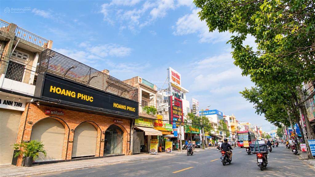 Cho thuê mặt bằng ngang 11m đường phạm văn thuận tổng 440m2 gần vincom biên hòa
