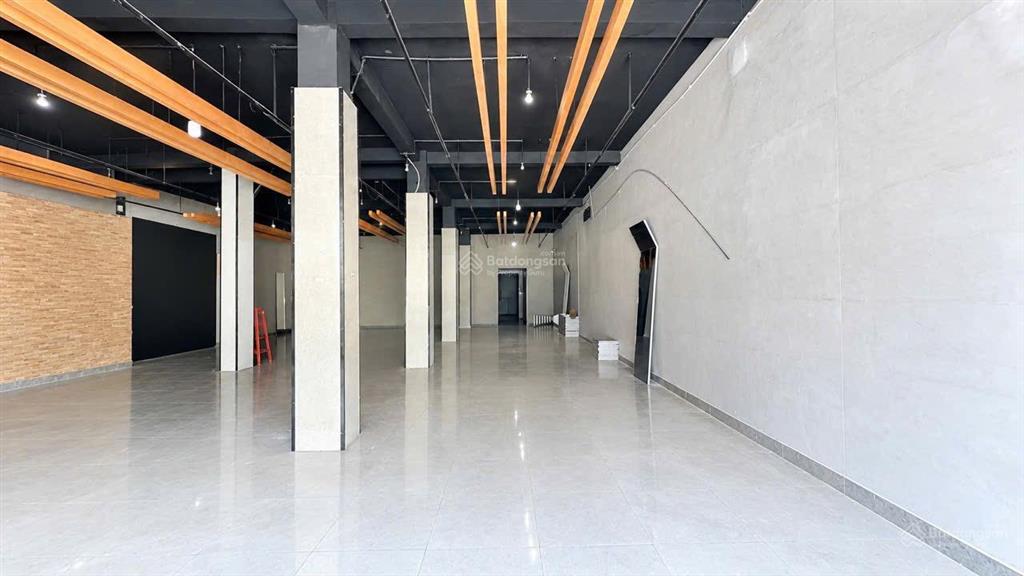 Cho thuê mặt bằng ngang 11m đường phạm văn thuận tổng 440m2 gần vincom biên hòa