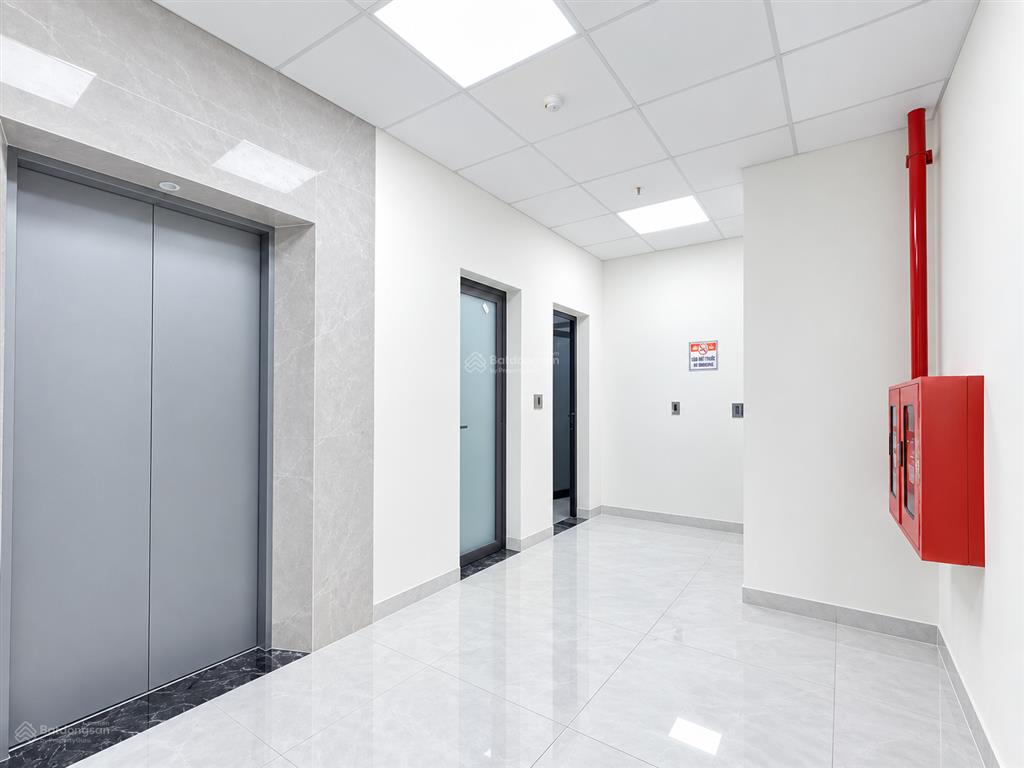 Cho thuê tòa nhà 5 tầng góc 2 mặt tiền full mặt kính trung tâm biên hòa