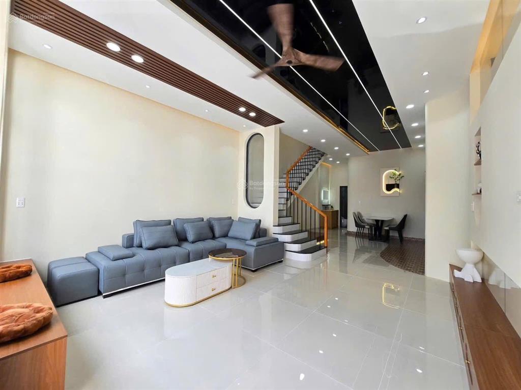 Bán căn nhà phố 1 trệt 1 lầu hiện đại ngay giáo xứ xuân trà p. hố nai  giá bán 3,55 tỷ