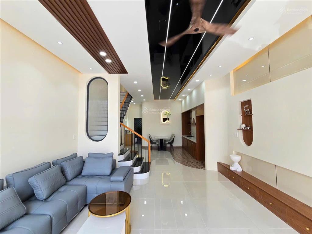 Bán căn nhà phố 1 trệt 1 lầu hiện đại ngay giáo xứ xuân trà p. hố nai  giá bán 3,55 tỷ