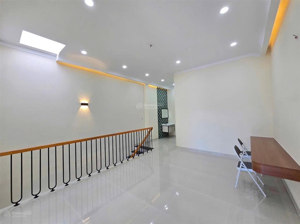 Bán căn nhà phố 1 trệt 1 lầu hiện đại ngay giáo xứ xuân trà p. hố nai  giá bán 3,55 tỷ