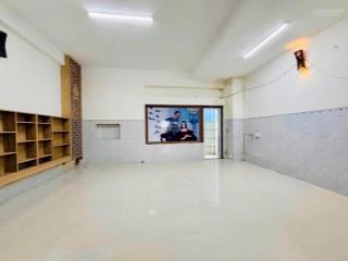Cho thuê nhà nguyên căn 1 hầm 3 lầu đường d9 khu d2d võ thị sáu  p. thống nhất