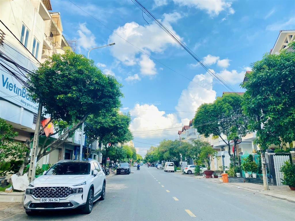 Cho thuê nhà nguyên căn 1 hầm 3 lầu đường d9 khu d2d võ thị sáu  p. thống nhất