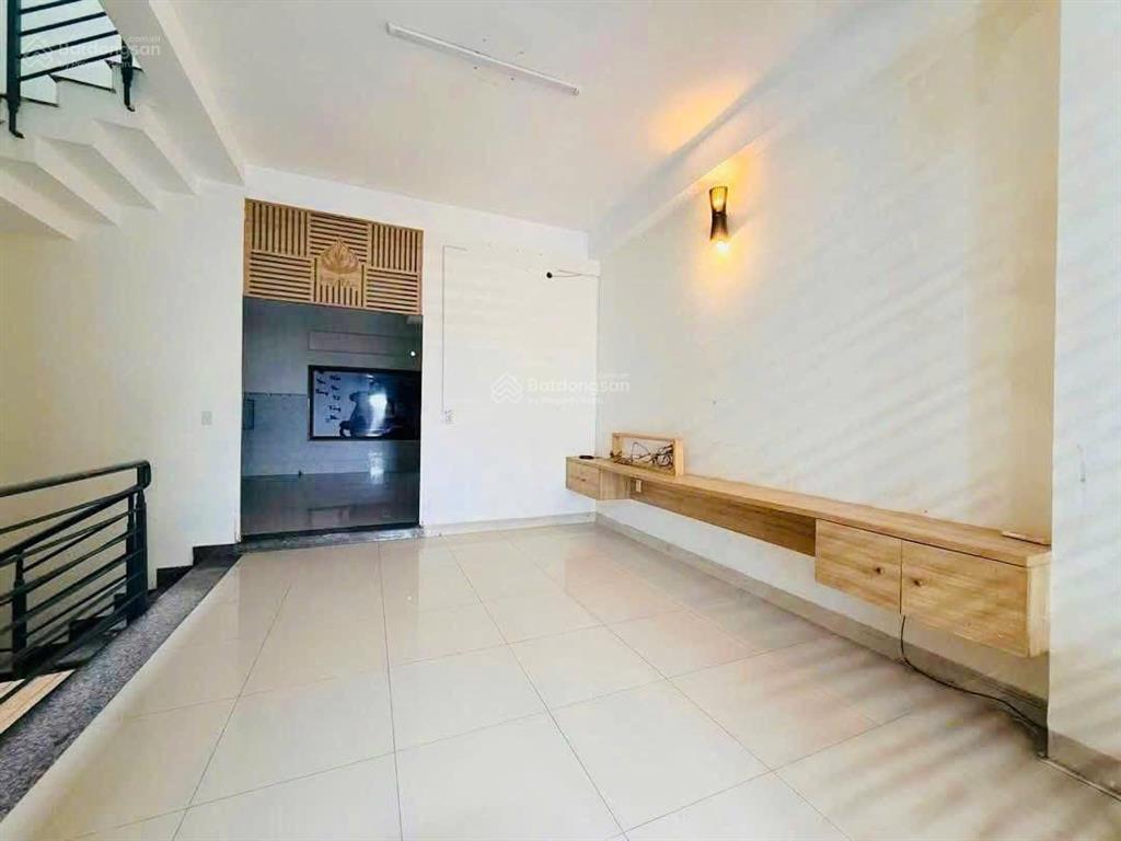 Cho thuê nhà nguyên căn 1 hầm 3 lầu đường d9 khu d2d võ thị sáu  p. thống nhất
