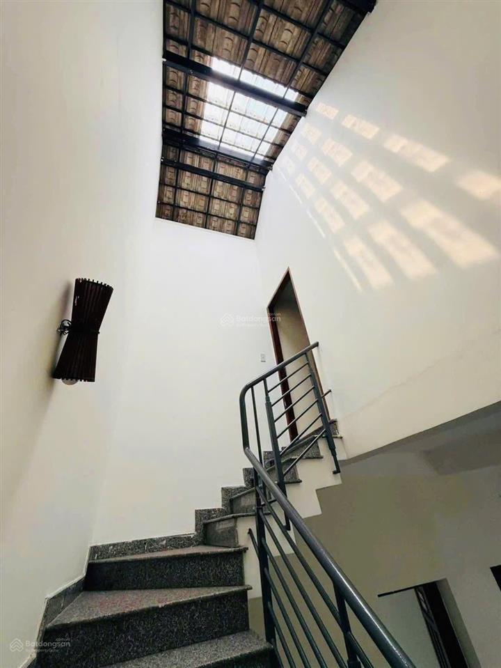 Cho thuê nhà nguyên căn 1 hầm 3 lầu đường d9 khu d2d võ thị sáu  p. thống nhất