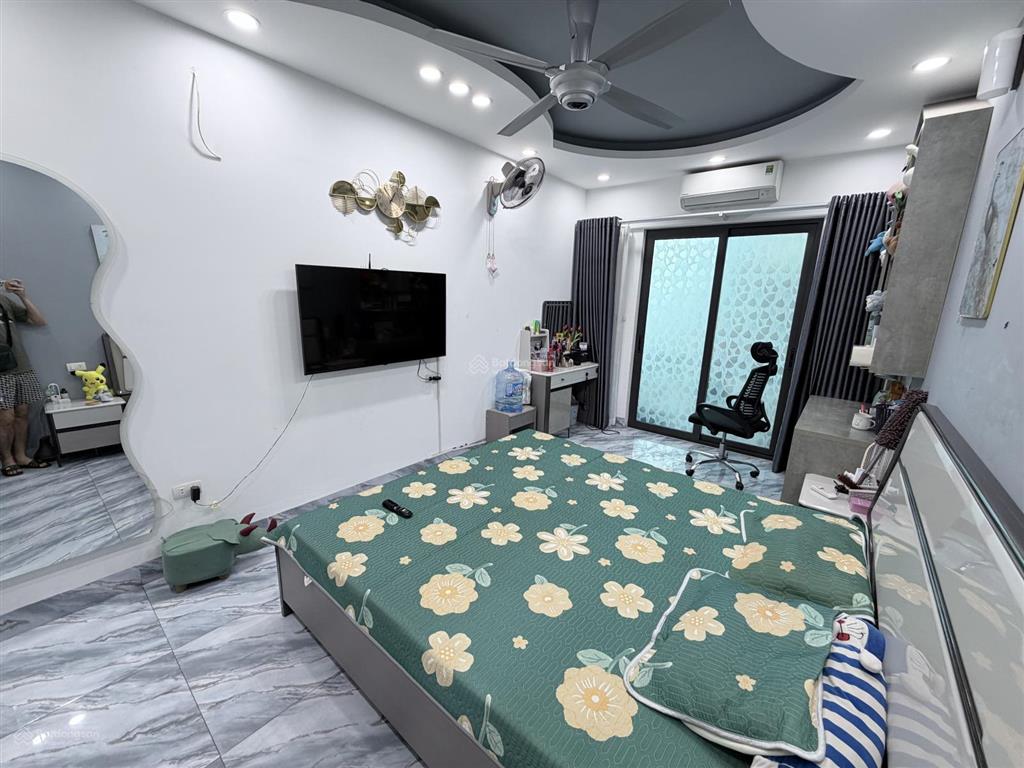 Hiếm, vip nguyên hồng, 35m, thang máy, gần ô tô, ngõ ba gác rộng, nhà mới đẹp, giá tốt nhất khu vực