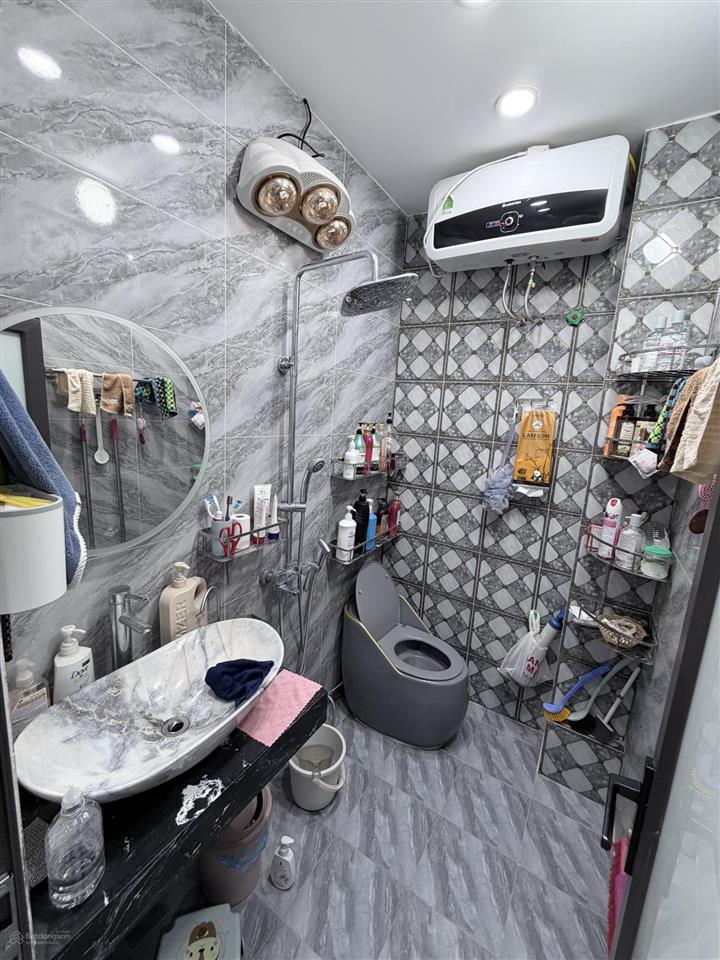 Hiếm, vip nguyên hồng, 35m, thang máy, gần ô tô, ngõ ba gác rộng, nhà mới đẹp, giá tốt nhất khu vực