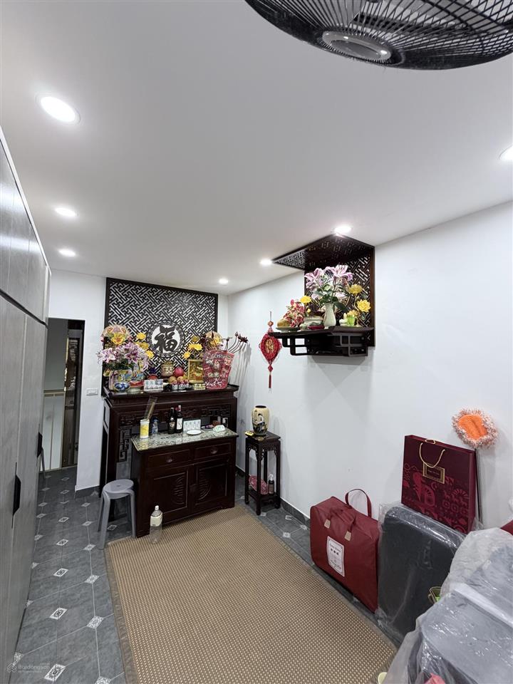 Hiếm, vip nguyên hồng, 35m, thang máy, gần ô tô, ngõ ba gác rộng, nhà mới đẹp, giá tốt nhất khu vực