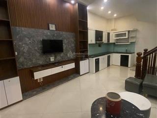 Hàng hiếm giá tốt, cầu giấy, 30m2, 3 ngủ, nhà đẹp ở ngay, sổ vuông mặt tiền rộng, gần hồ thoáng mát