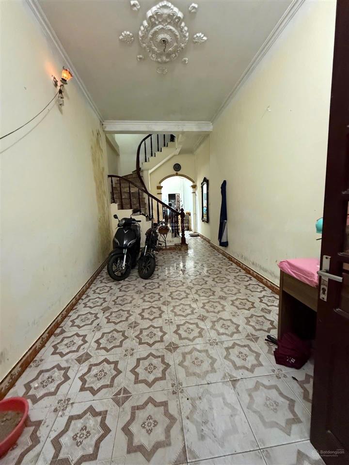 Thái thịnh, giá rẻ đầu tư, mặt ngõ thông, kinh doanh tốt, gần ô tô, sổ nở hậu, nhà dân xây