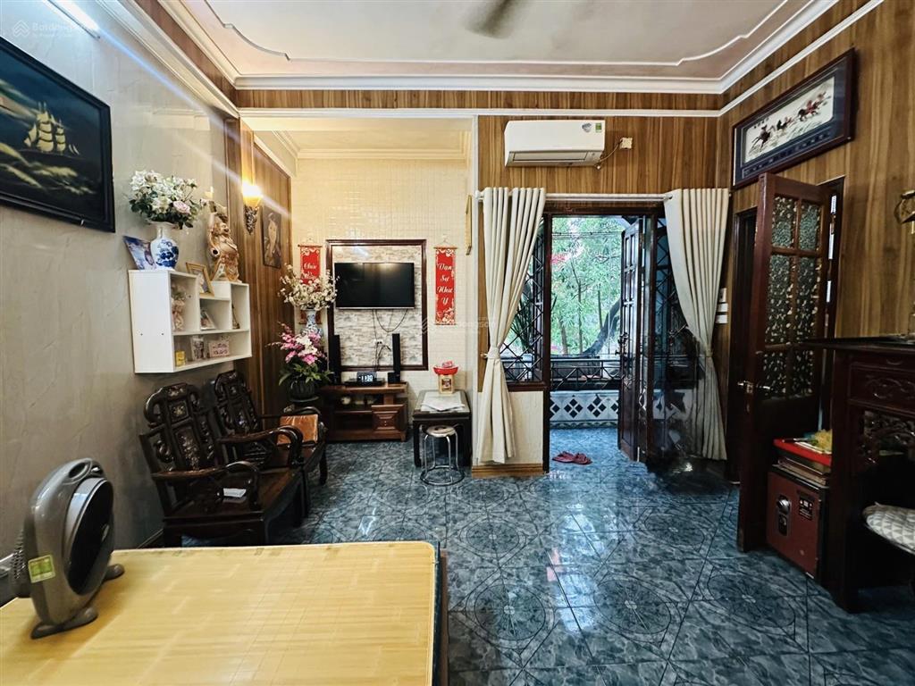 Mặt phố vip, lô góc mặt tiền khủng, vỉa hè rộng kinh doanh đỉnh, sổ vuông nở hậu, không quy hoạch