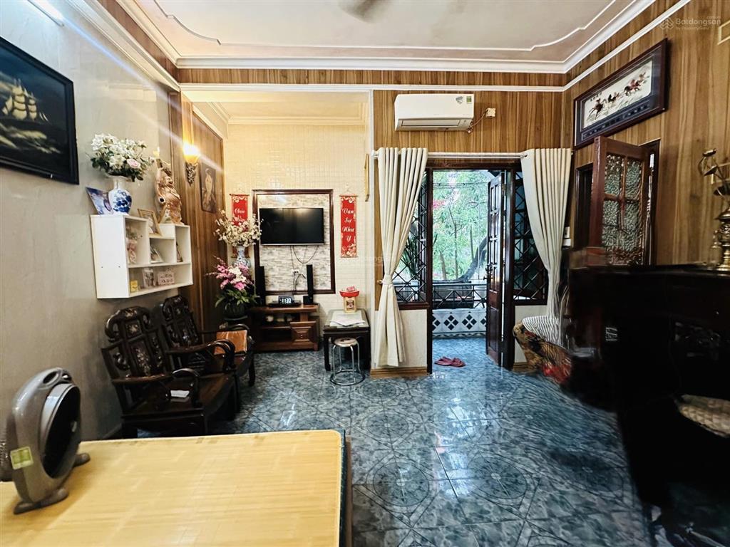 Mặt phố vip, lô góc mặt tiền khủng, vỉa hè rộng kinh doanh đỉnh, sổ vuông nở hậu, không quy hoạch