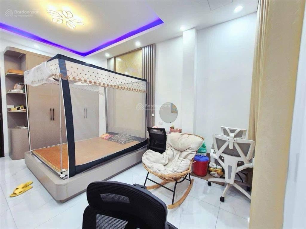 Đường láng, 36m, gara ô tô tránh, nhà đẹp nội thất xịn, sổ vuông, không quy hoạch, phân lô vip